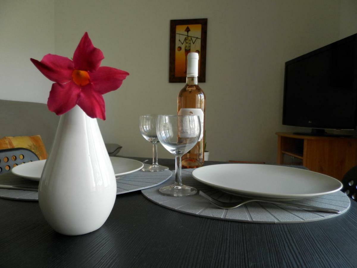 Apartamento Les Pins . 2 P Calme Et Terrasse Niza Exterior foto